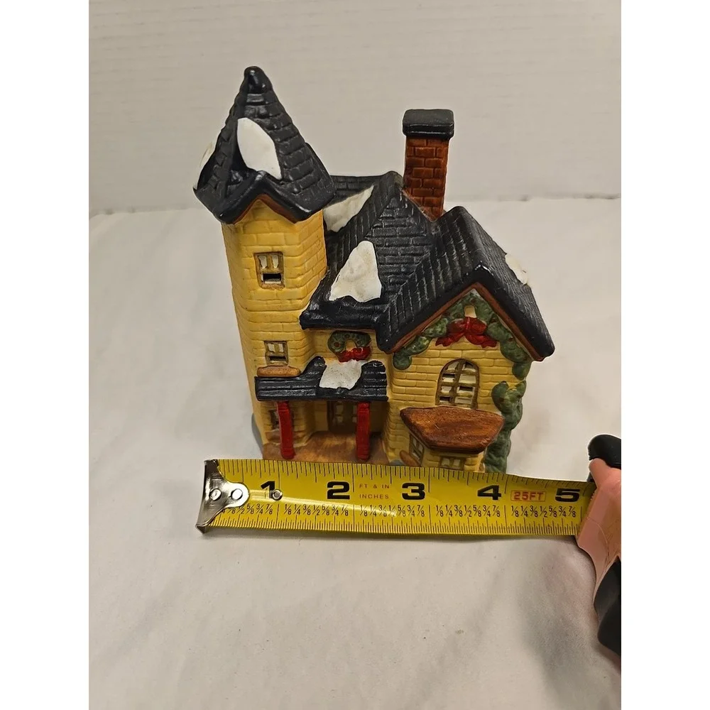 Santa's Best Village Victorian Ceramic‎ House 1995 Yellow House Black Roof